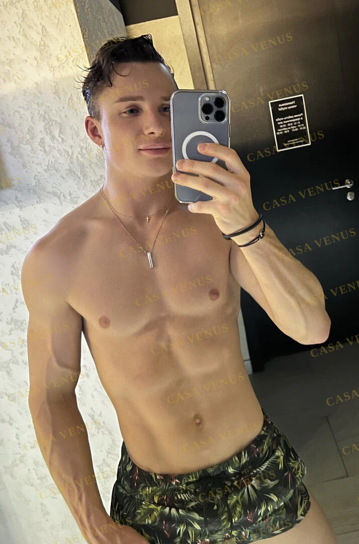 Masseur boy photo 1